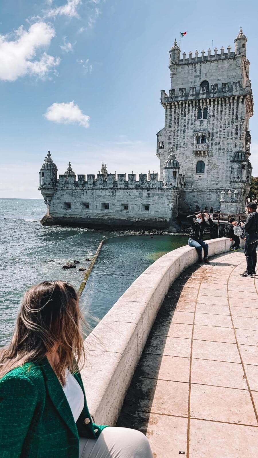 Manoela Santos, psicanalista brasileira em viagem pelo exterior